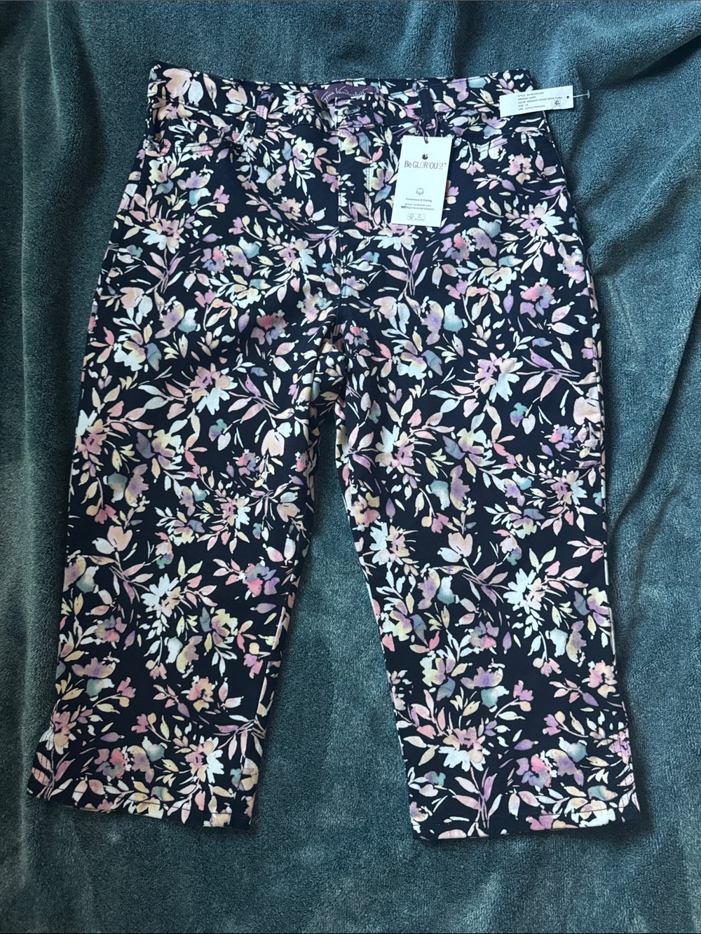 Gloria Vanderbilt Black Capri Jeans with Pink & Cream Floral Print